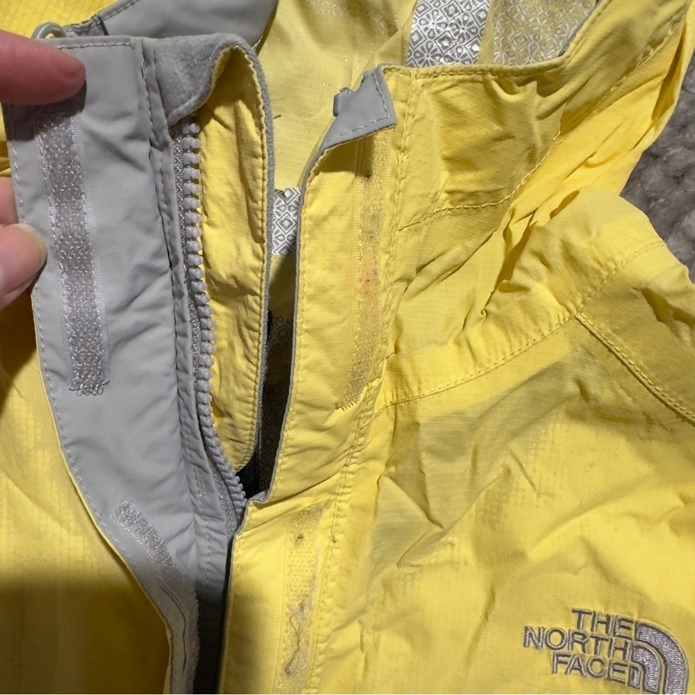 The North Face Women's Yellow Windbreaker Jacket | Size L - Picture 3 of 7